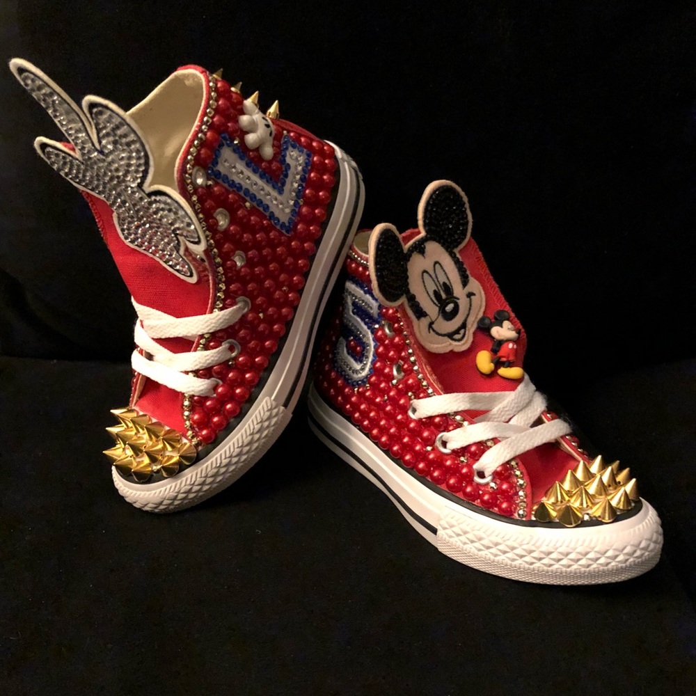 Authentic converse Treasure Character chucks